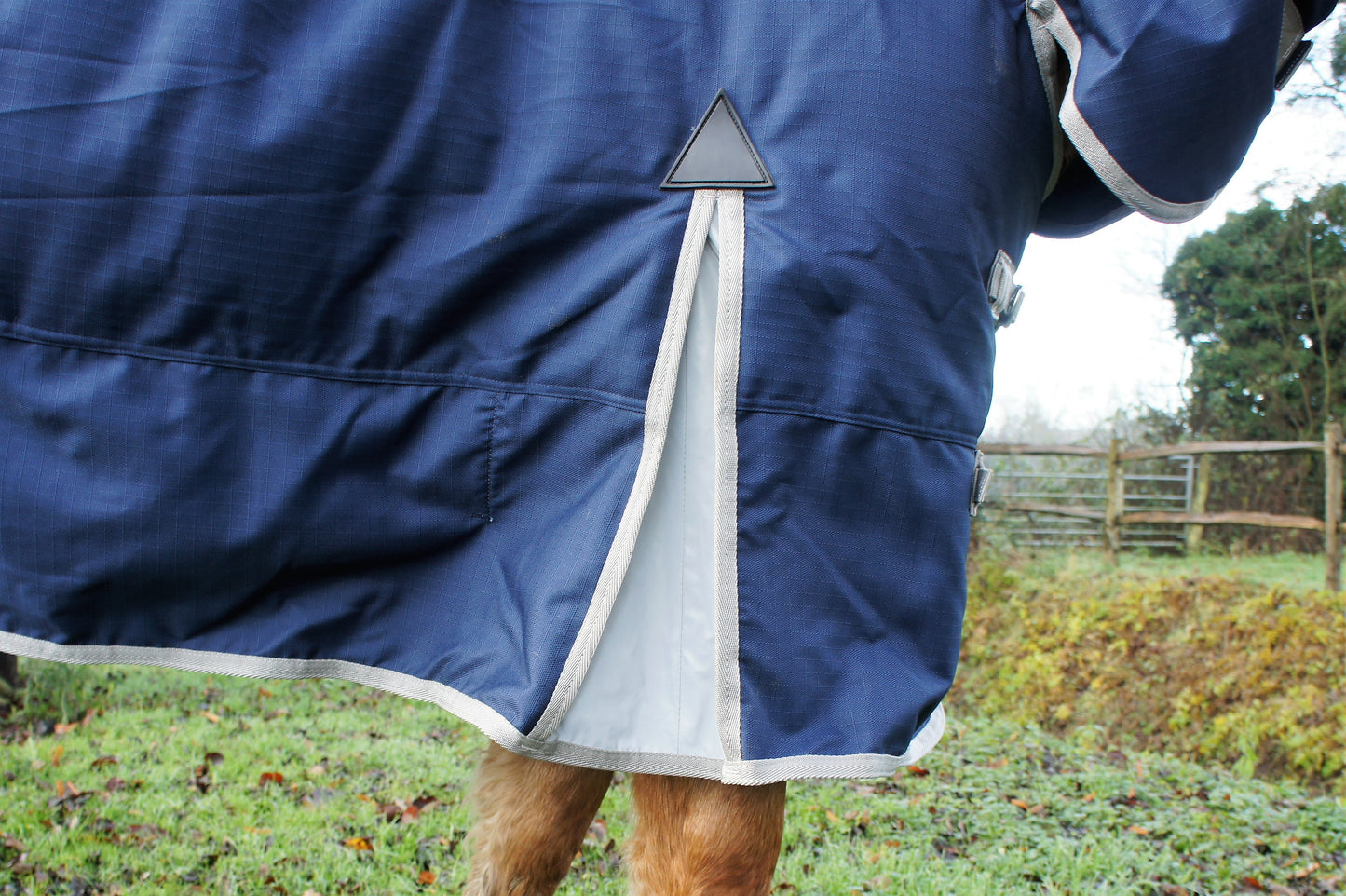 reflective horse rug